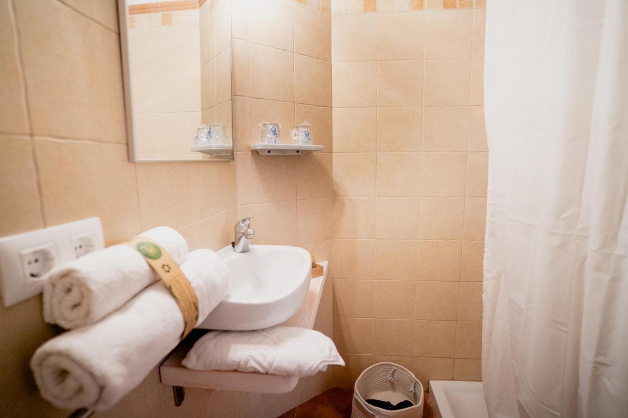 Hostal Sa Posada Set Cales Ciutadella  Bagian luar foto